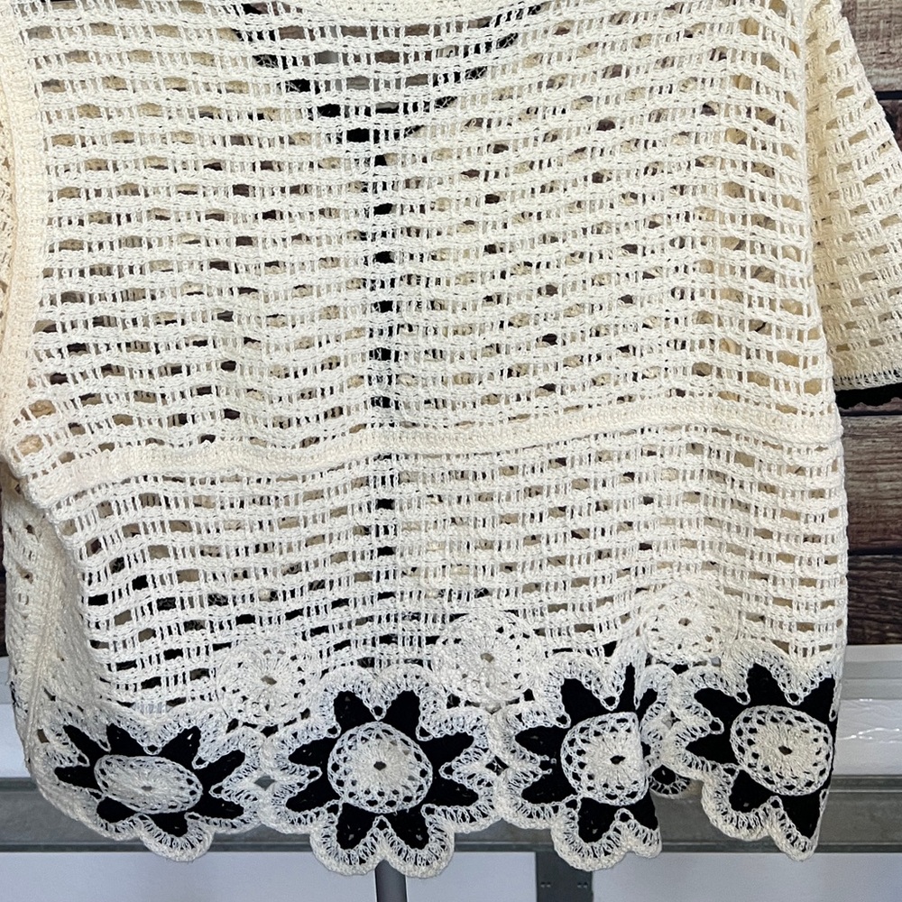Ultra Pink Crochet Cardigan Size Large - Picture 4 of 6